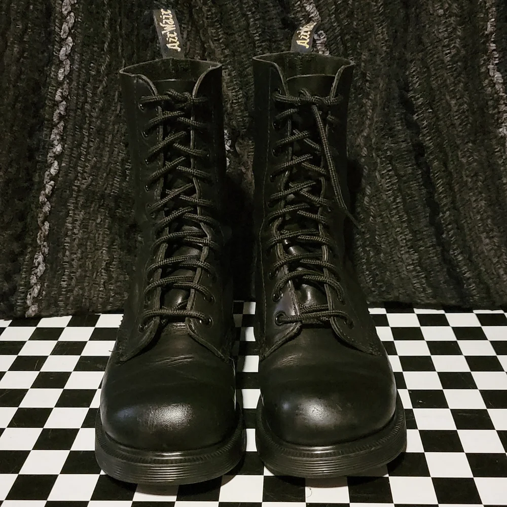 *SOLD* Made in England Dr. Martens Boots - Picture 2 of 12